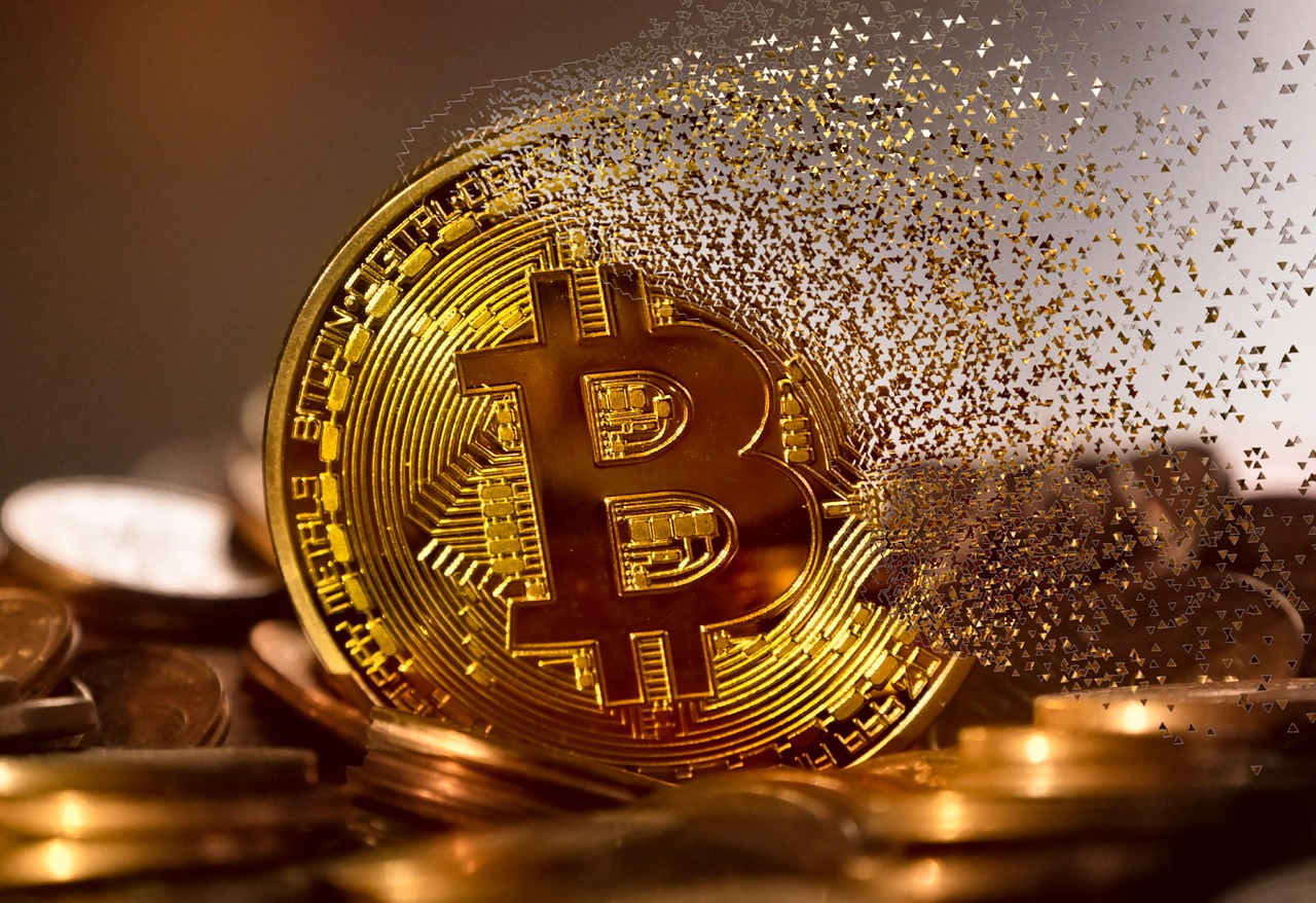 鲍威尔粉碎降息希望、美股遭遇猛烈抛售！比特币一度逼近8.3万美元